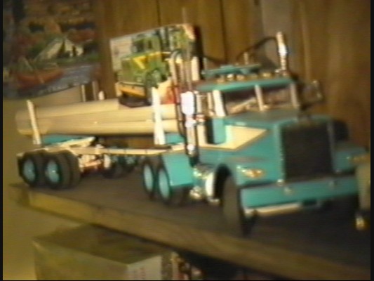 Diamond Reo AMT 1:25 - YouTube