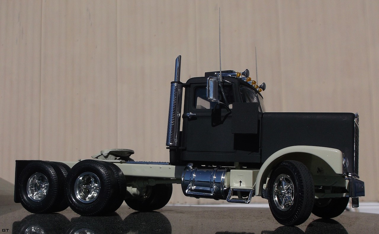 Diamond Reo Tractor Pictures