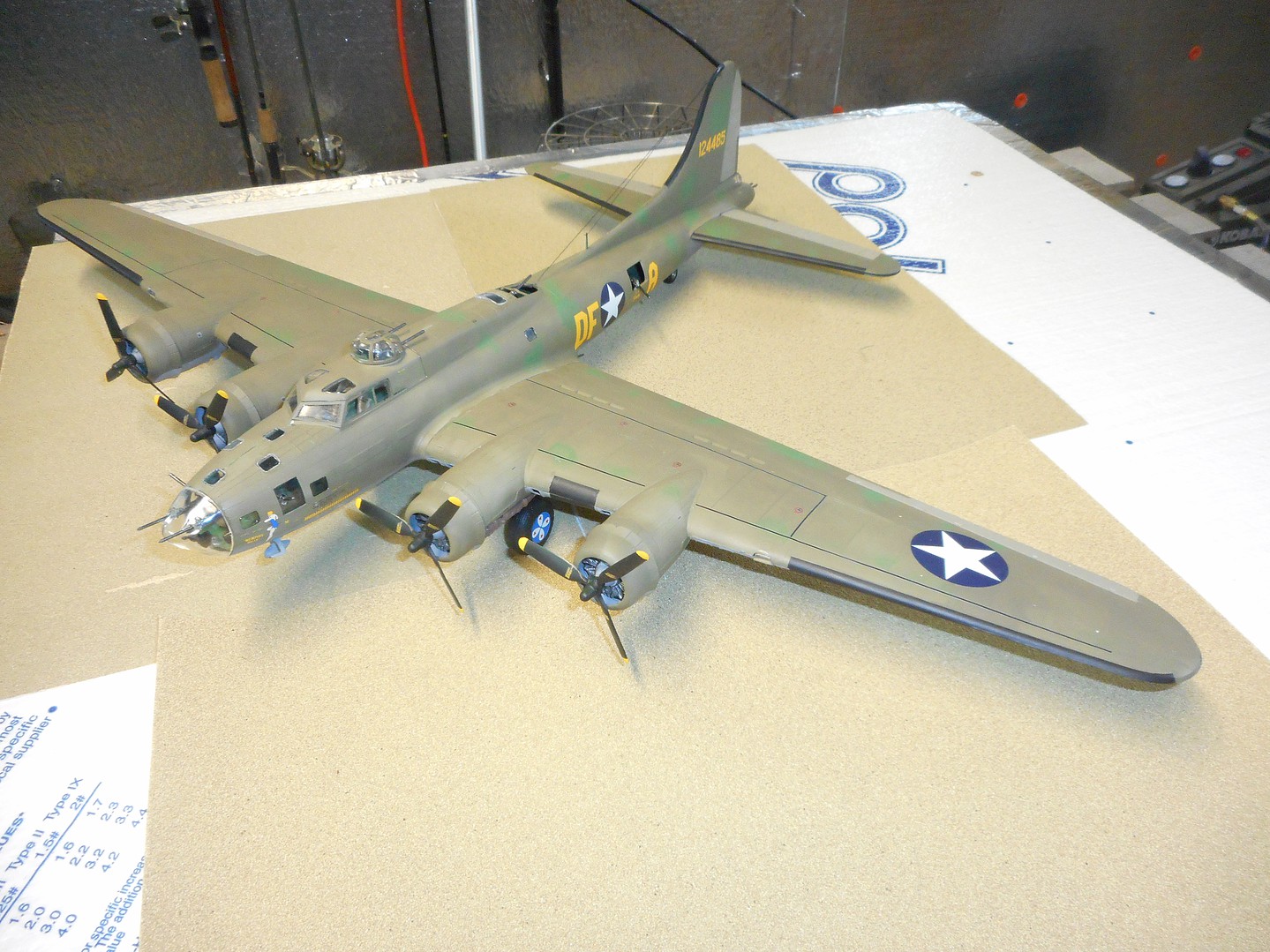 Boeing B-17F Memphis Belle -- Plastic Model Airplane Kit -- 1/48 Scale ...