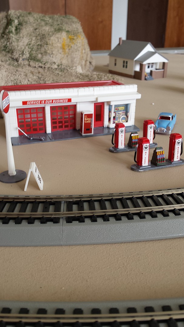 Bachmann Gas Station Kit HO Scale Model Railroad Building #45174