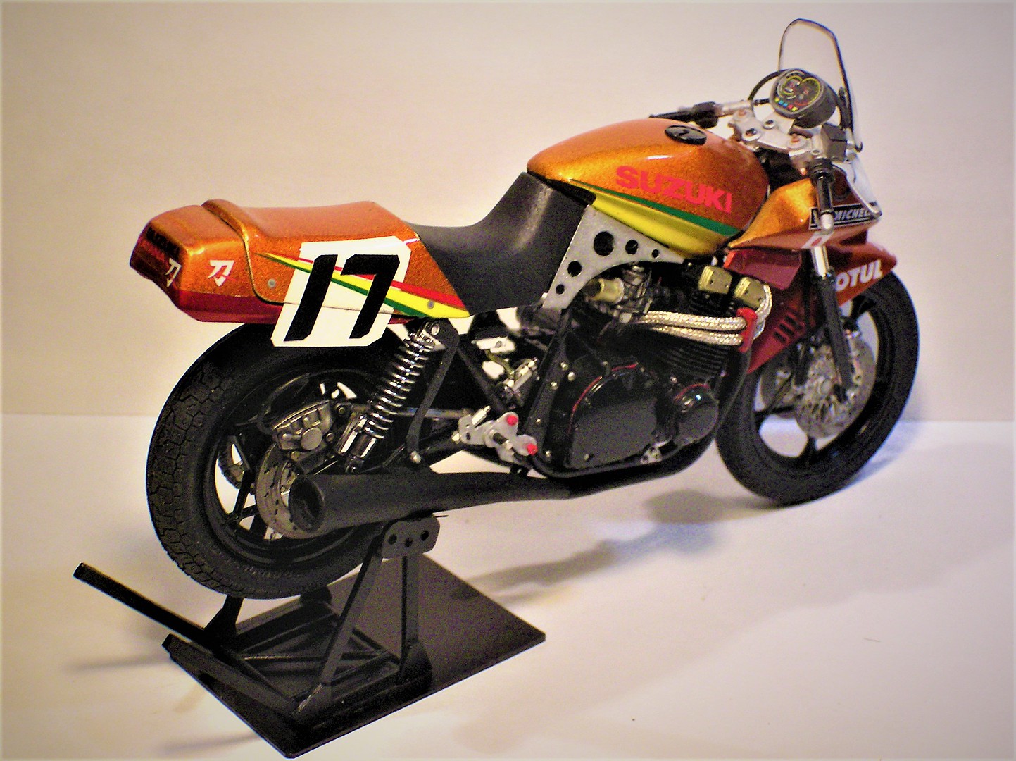Suzuki GSX1100S Katana Bike -- Plastic Model Motorcycle Kit -- 1/12