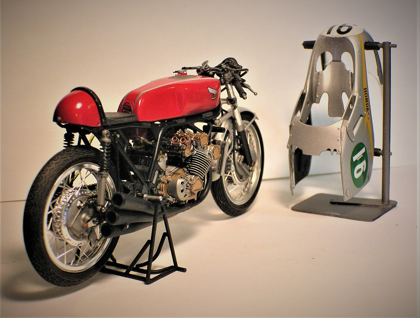 Honda Rc166 Gp Racer Bike Plastic Model Motorcycle Kit 112 Scale