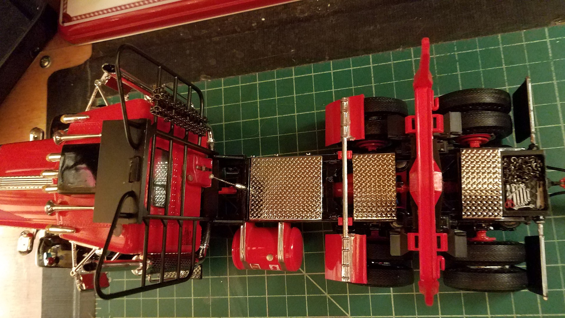 Peerless Logging Trailer Plastic Model Vehicle Kit 1/25 Scale