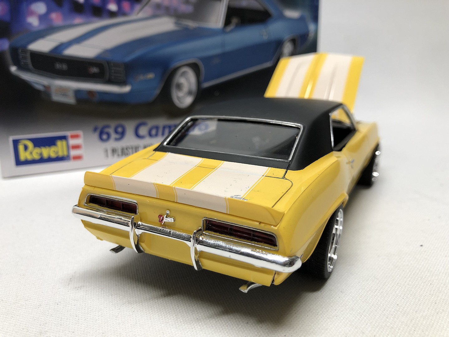 1969 Camaro Z28 RS -- Plastic Model Car Kit -- 1/25 Scale -- #857457 ...