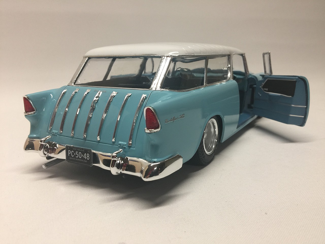 1955 Chevy Nomad Wagon Plastic Model Car Kit 1/16