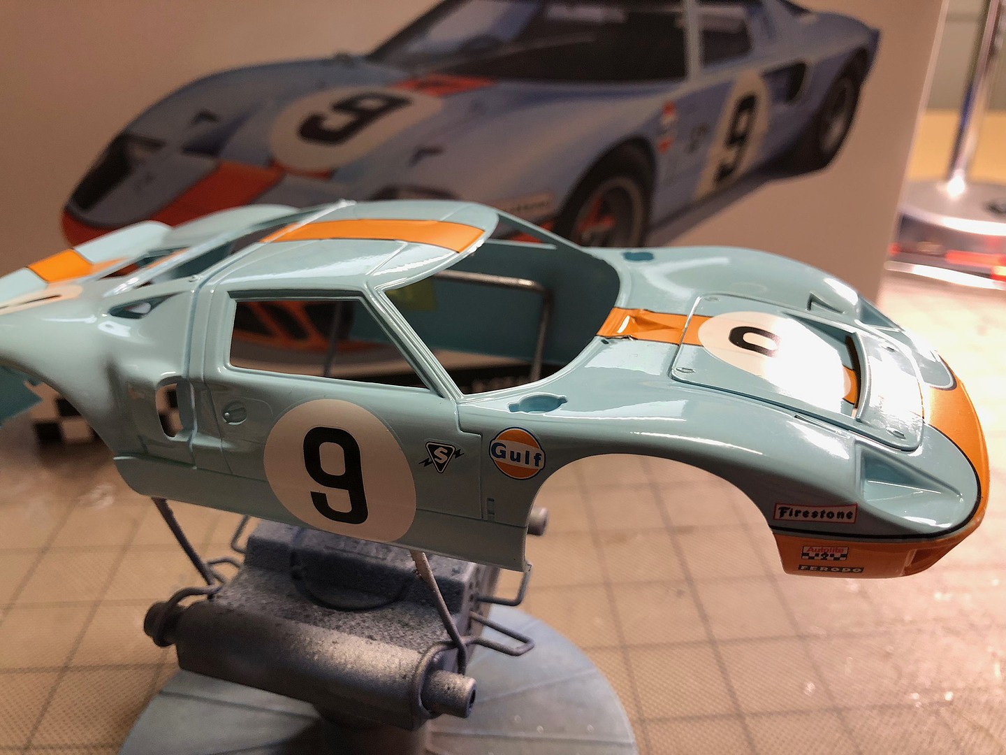 Ford GT40 1968 LeMans Winner Race Car -- Plastic Model Car Kit -- 1/24 ...