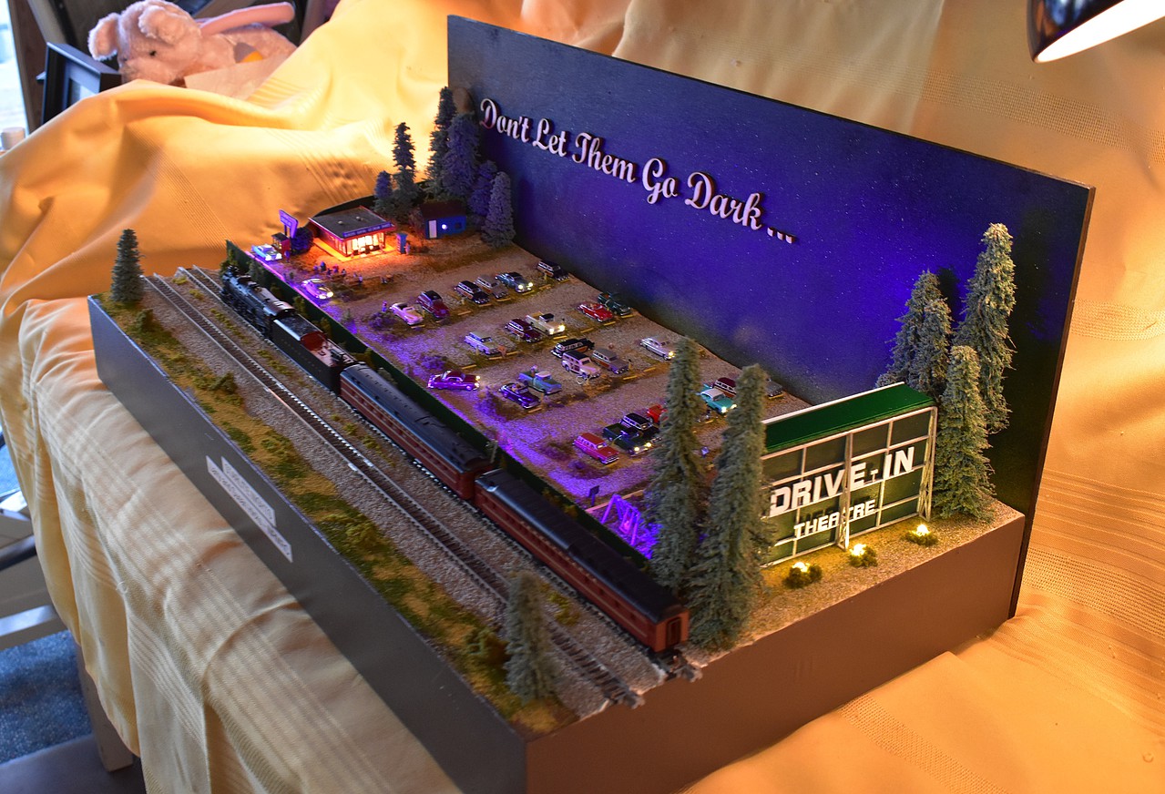 Blair Line 068 N Scale Kit Drive-In Theatre