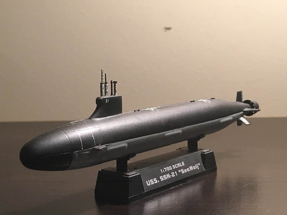 USS SSN-21 Seawolf Attack Submarine -- Plastic Model Military Ship Kit ...