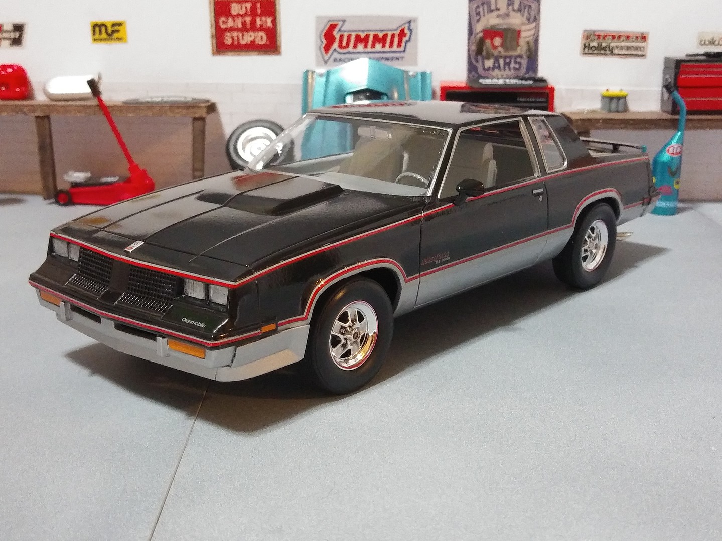 '83 Hurst Oldsmobile -- Plastic Model Car Kit -- 1/25 Scale -- #854317 ...