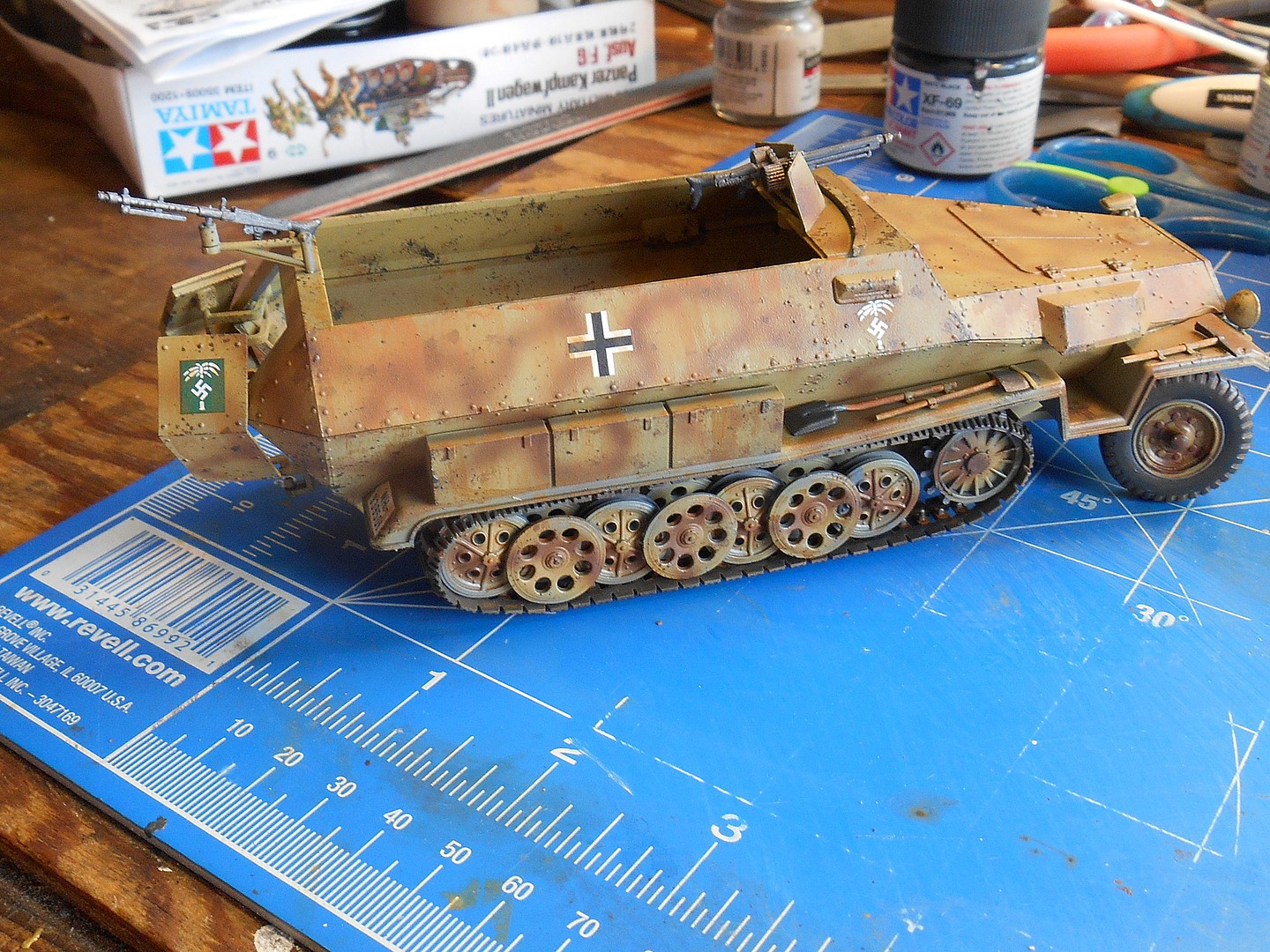 German Hanomag Sd.Kfz. 251/1 Halftrack -- Plastic Model Military ...