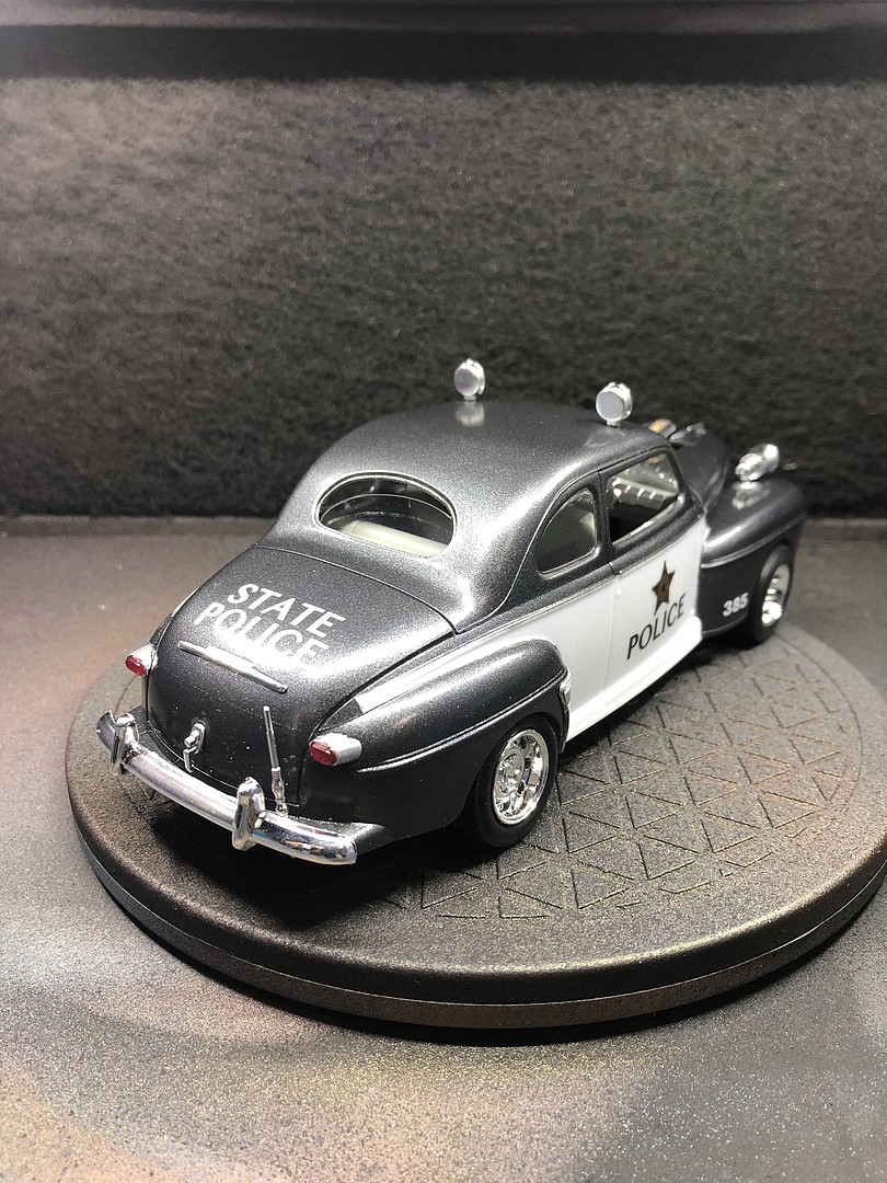 1948 Ford Police Coupe 2n1 Plastic Model Car Kit 1/25 Scale