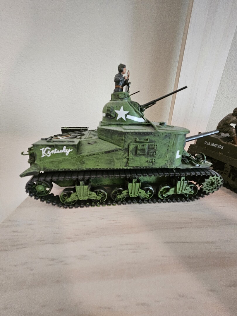 US M3 Tank Lee Plastic Model Military Vehicle Kit 1/35 Scale