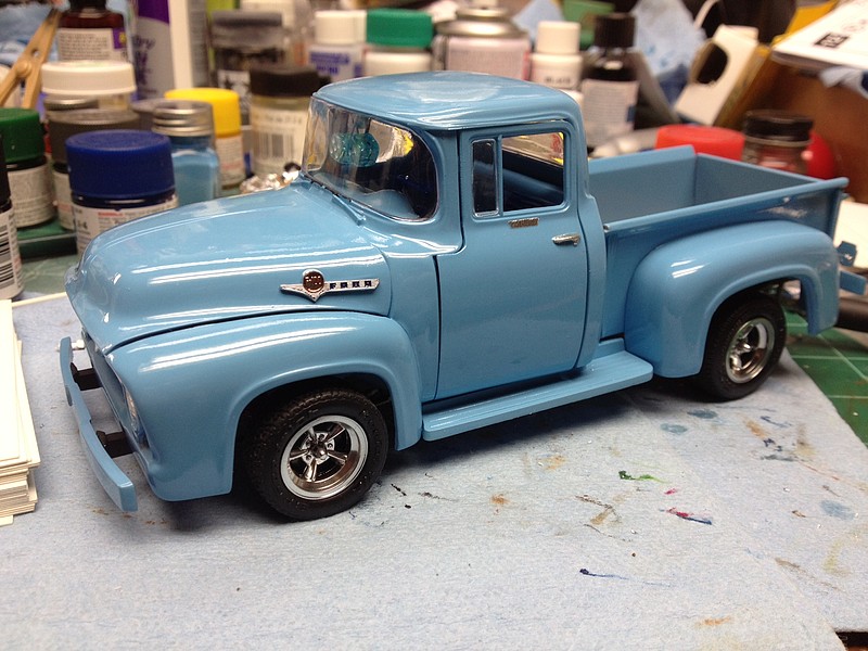1956 Ford F100 Pickup Plastic Model Car Kit 1/25 Scale
