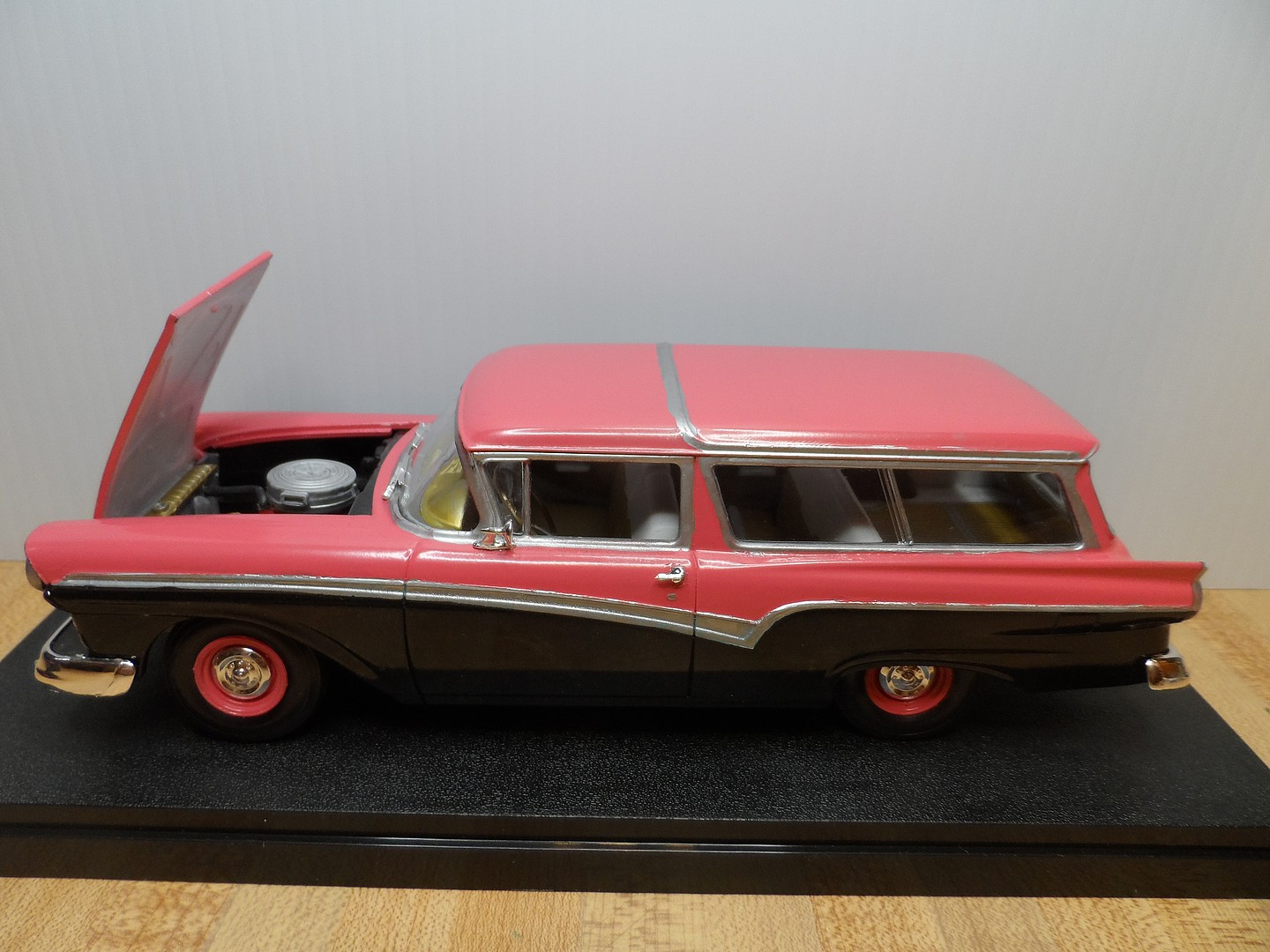 1957 Ford Del Rio Ranch Wagon 2n1 -- Plastic Model Car Kit -- 1/25