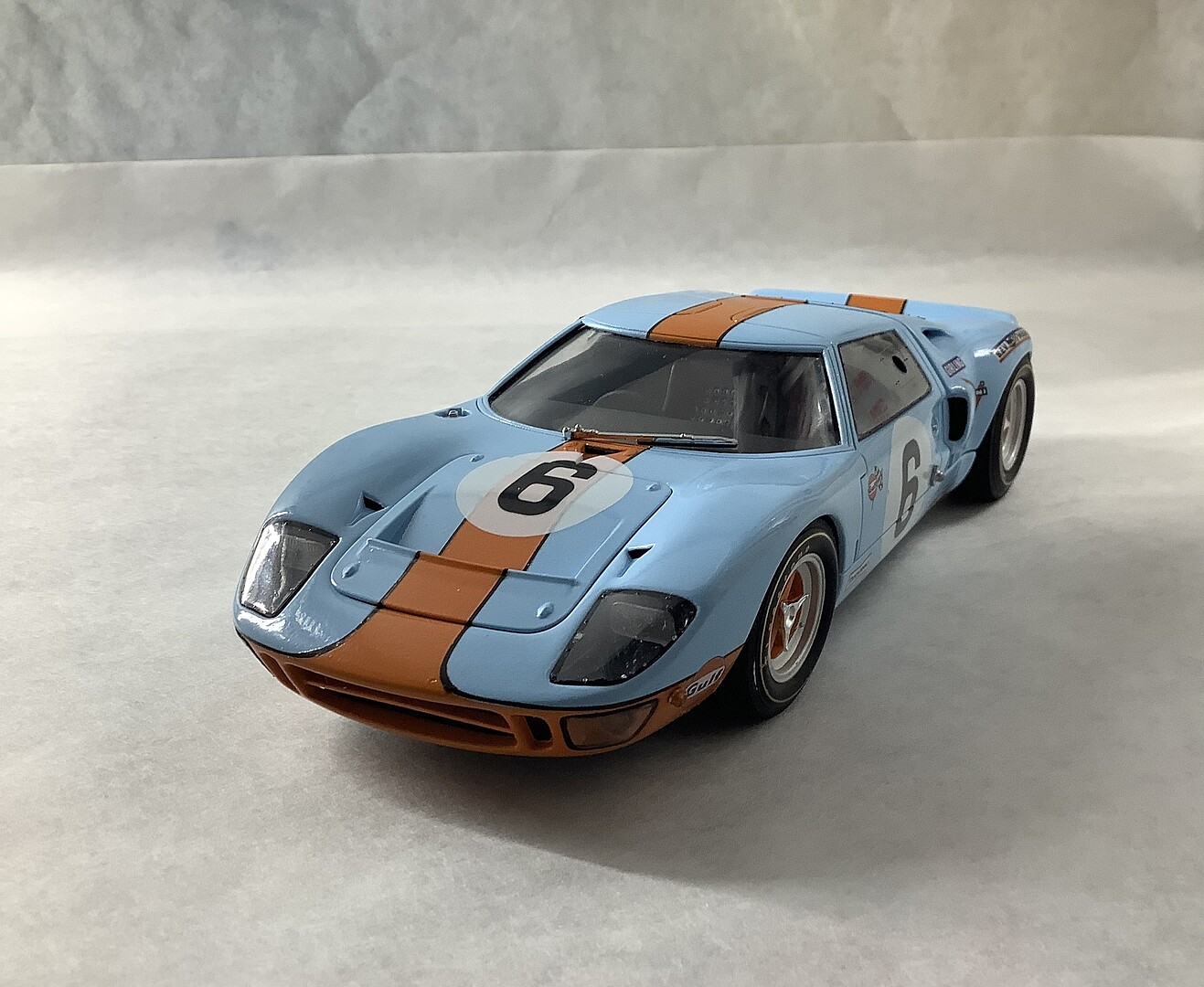 Ford GT40 1968 LeMans Winner Race Car Plastic Model Car Kit 1/24