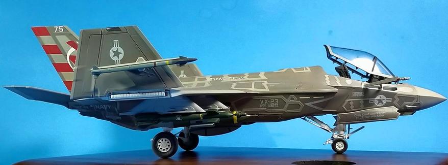 F35C Lightning II Fighter -- Plastic Model Airplane Kit -- 1/48 Scale ...