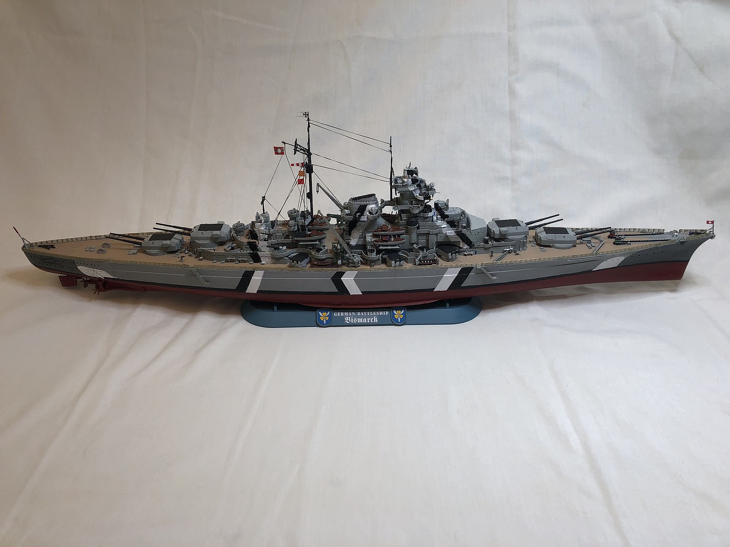 Maqueta Revell 1:350 Battleship Bismarck con 1001hobbies (Ref.5040)