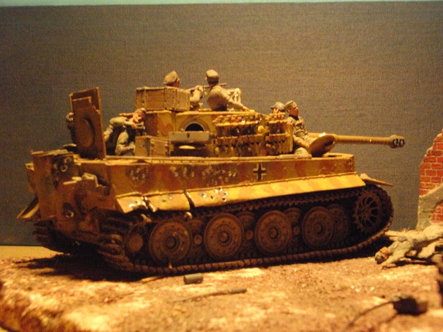 German Tiger I Mid Production Tank Plastic Model Military Vehicle