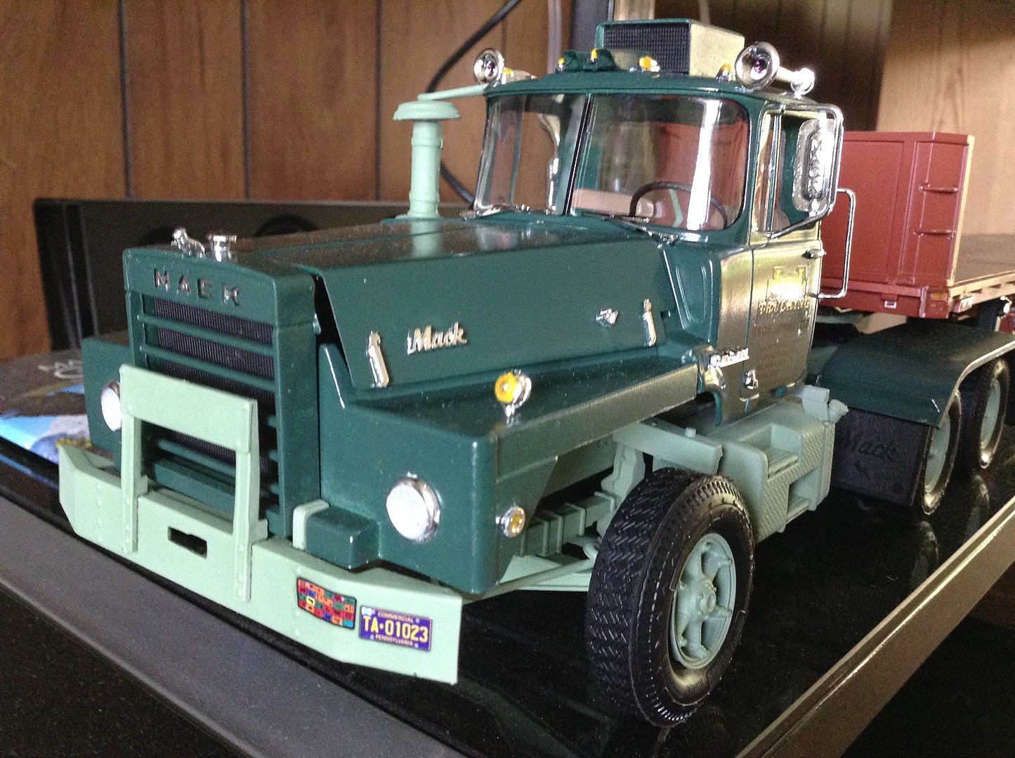 Mack DM800 Semi Tractor Cab -- Plastic Model Truck Vehicle Kit