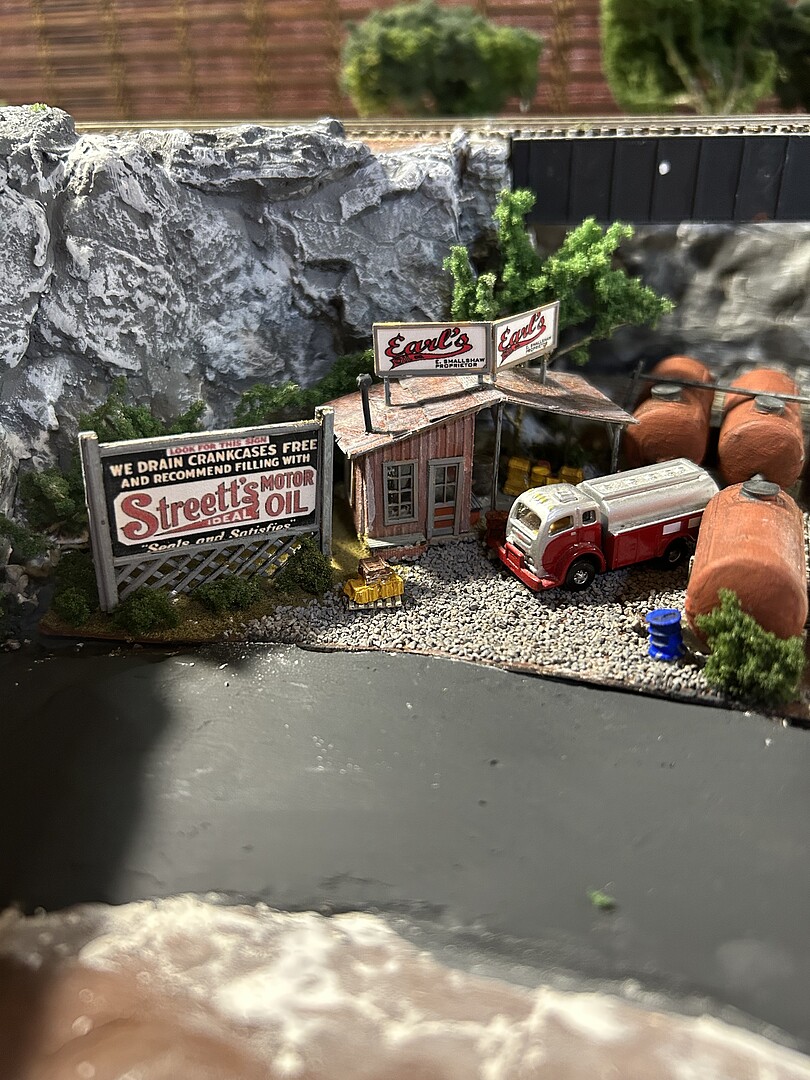 Earl's Oil LaserCut Wood Kit N Scale Model Railroad Building