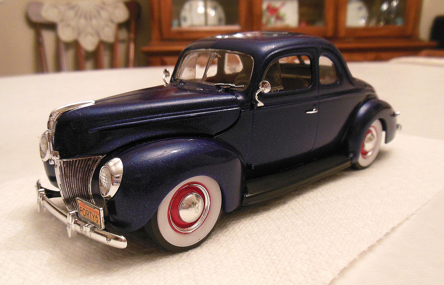 1940 Ford Standard Coupe -- Plastic Model Car Kit -- 1/25 Scale ...