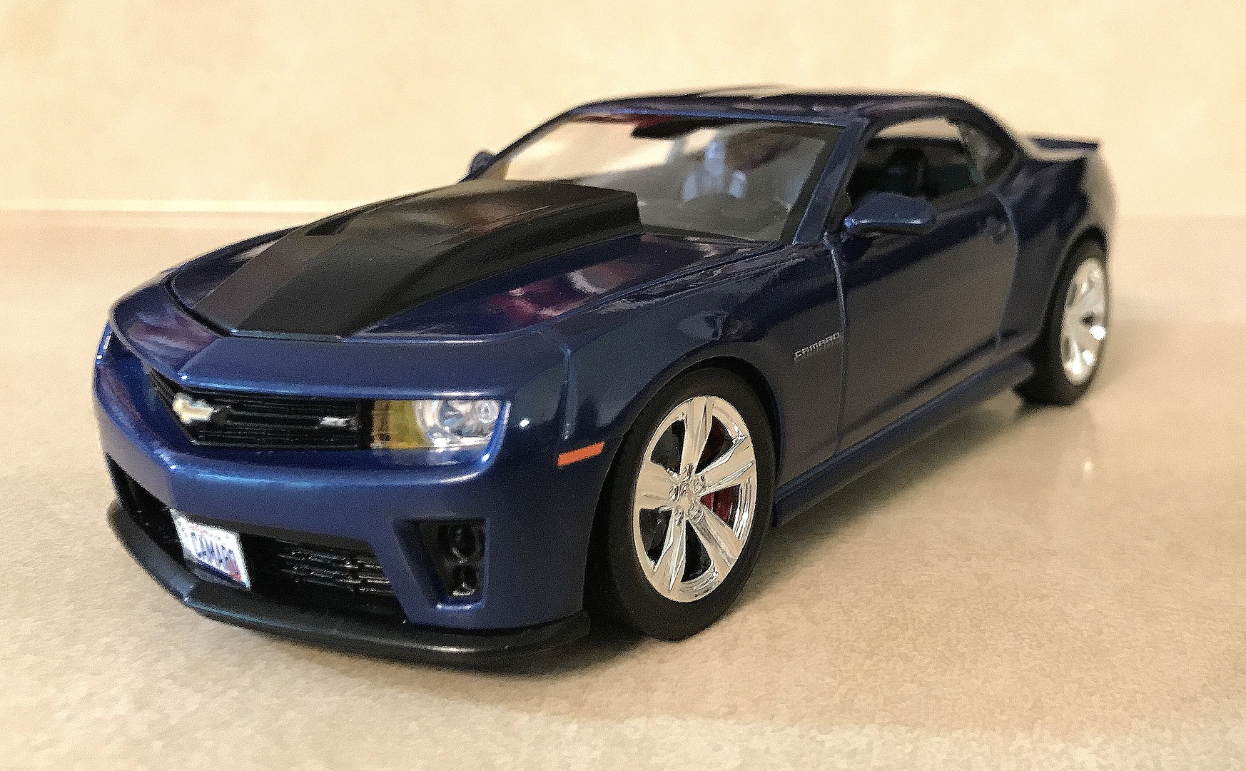2013 Camaro ZL1 Plastic Model Car Kit 1/25 Scale 854370