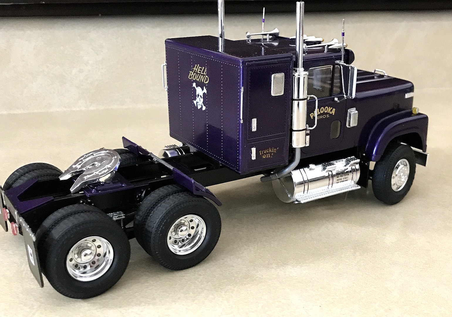 International Transtar Eagle Plastic Model Truck Kit Scale Pictures By