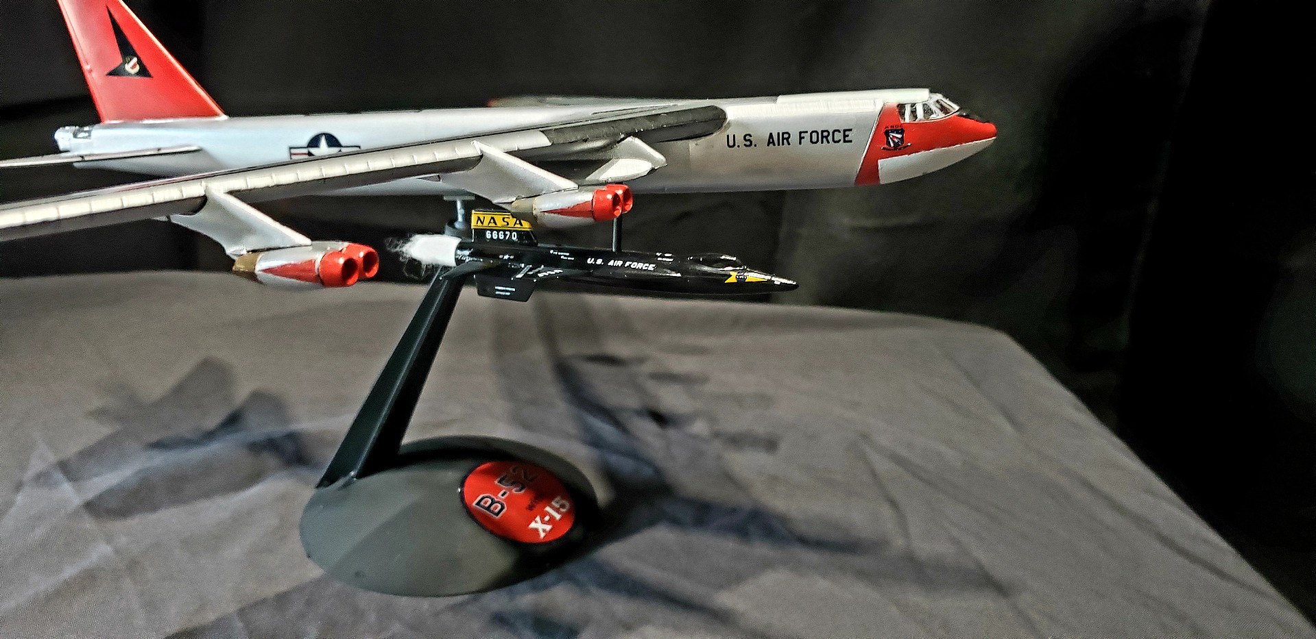 b 52 plastic model kit