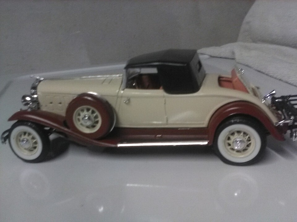 MPC '32 Chrysler Imperial Gangbusters Plastic Model Car Vehicle