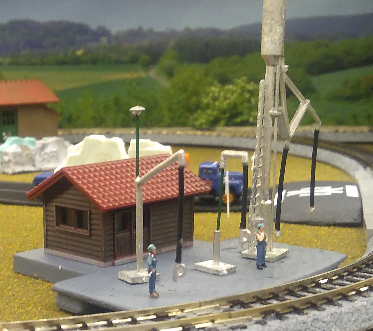 Diesel Sand Tower Water & Fuel Column – Model Railroad Building