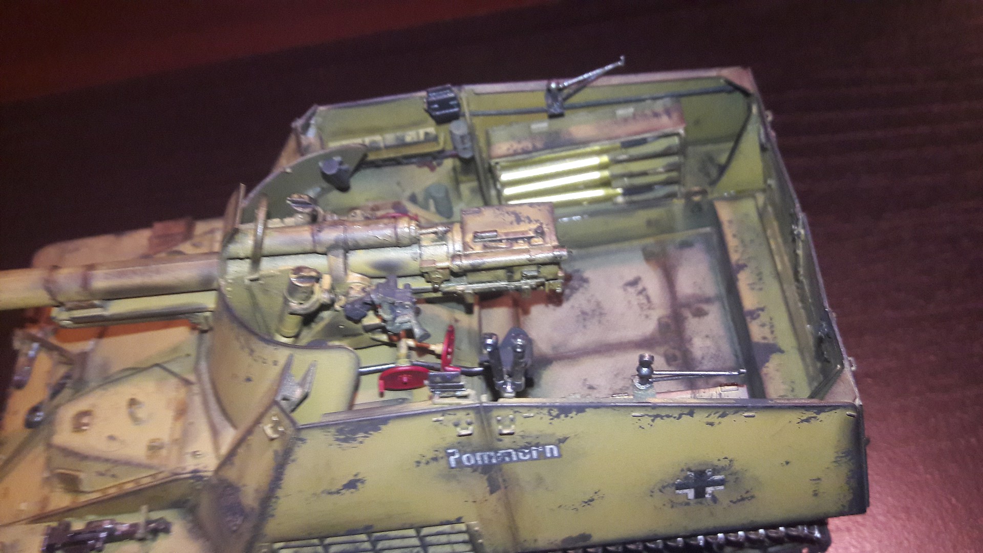 German Nashorn Heavy Tank Destroyer -- Plastic Model Military Vehicle