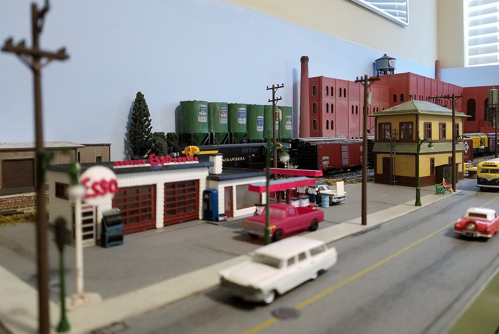 Walthers SceneMaster HO Scale Electric Utility Pole Set Kit – Unassembled, 949-4120
