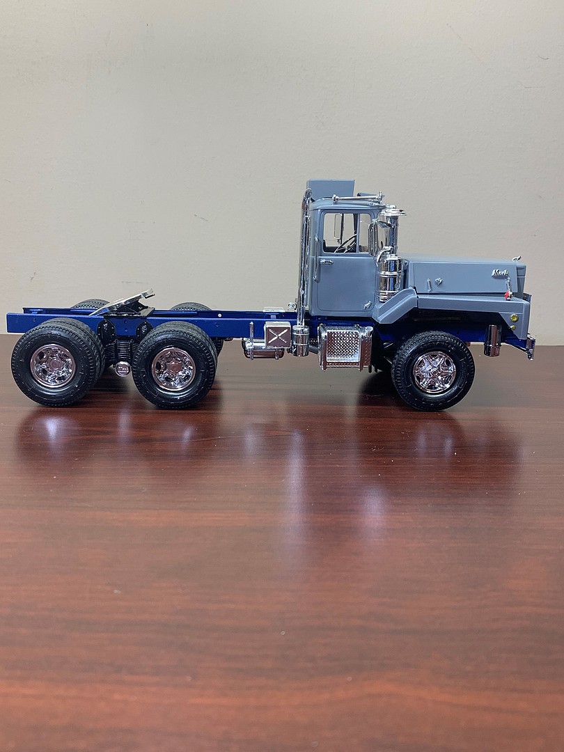 Mack DM800 Semi Tractor Cab -- Plastic Model Truck Vehicle Kit
