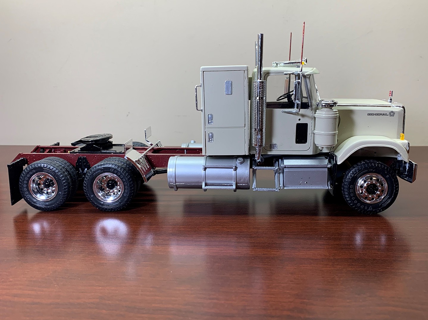 1976 GMC GENERAL SEMI TRACTOR 1/25 SCALE MODEL KIT UNBOXING REVIEW AMT ...