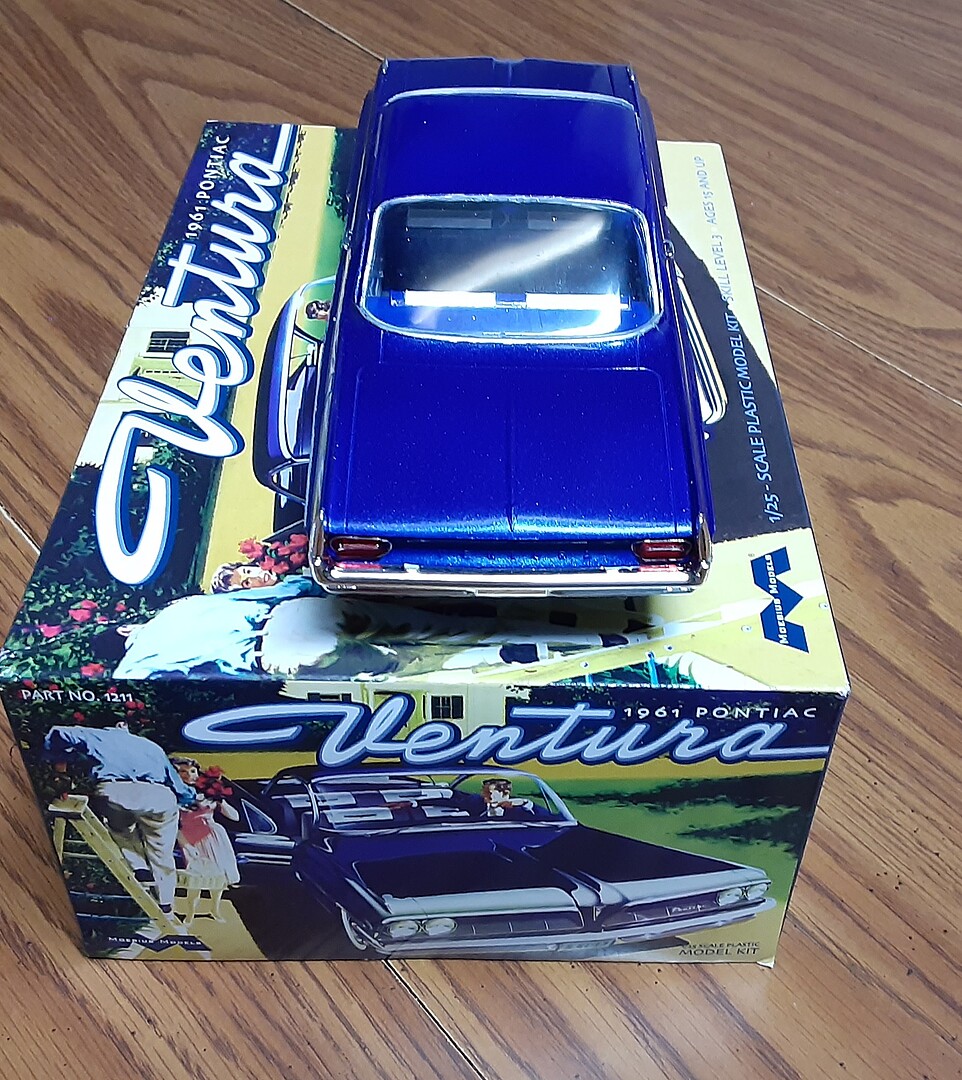 1961 Pontiac Ventura SD Plastic Model Car Kit 1/25 Scale 1211