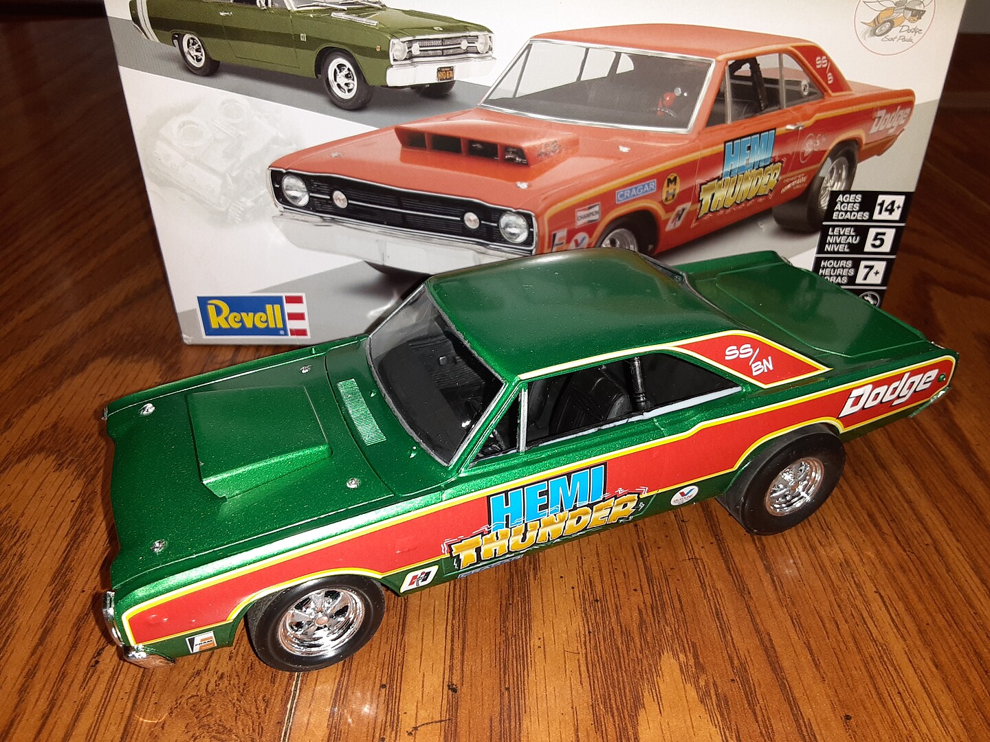 1968 Dodge Hemi Dart 2'n1 Plastic Model Car Kit 1/25 Scale