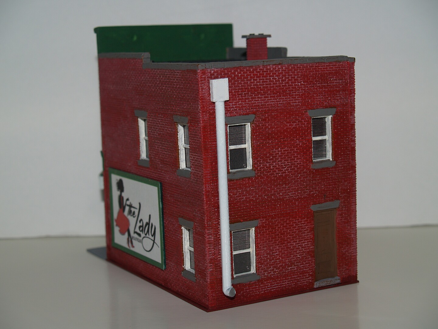 vic-s-barber-shop-kit-2-1-2-x-3-1-2-x-3-3-8-ho-scale-model