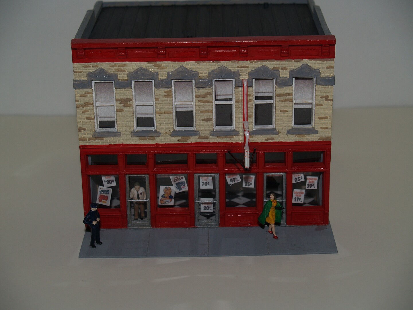 Walthers - Jim's Red Owl - HO Kit Jim\u0027s Red Owl - Kit - 4-1⁄4 x 3-5⁄8 x 3-3⁄8\u0027\u0027 Pictures