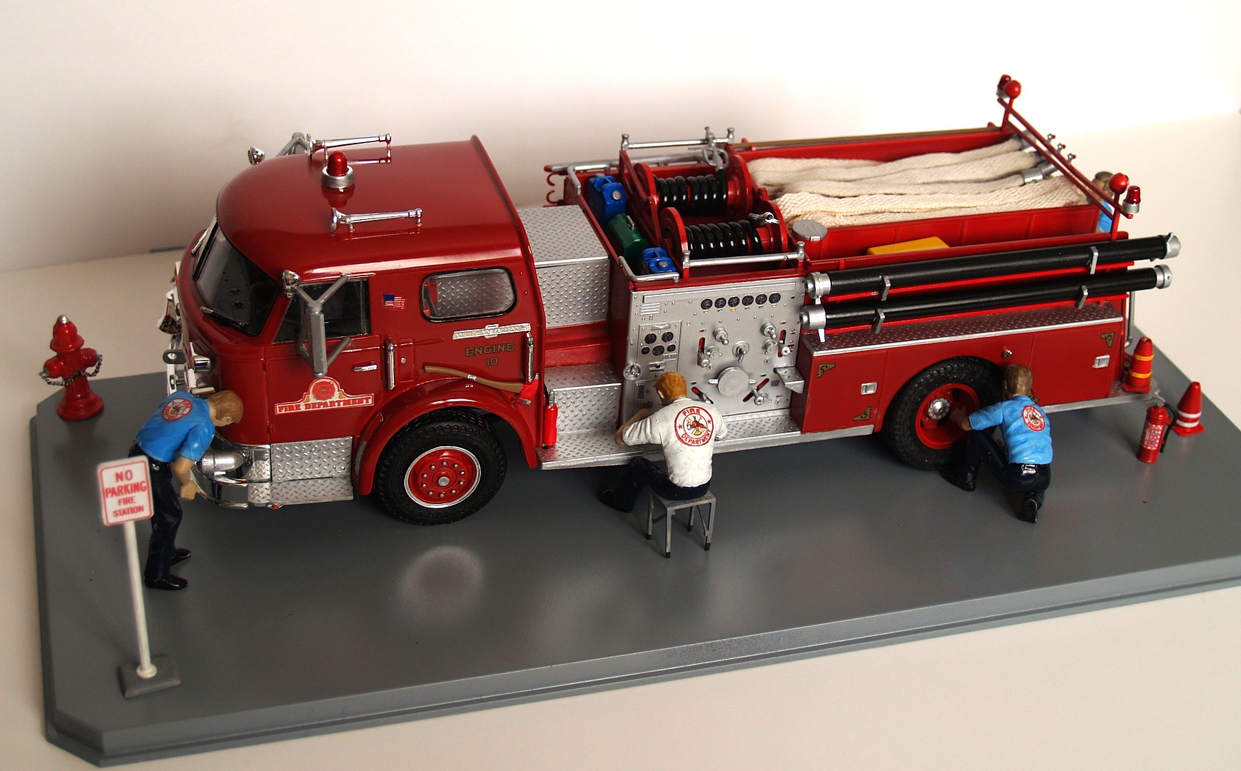 AMT 1:25 American LaFrance Pumper Fire Truck Model Kit AMT1053 