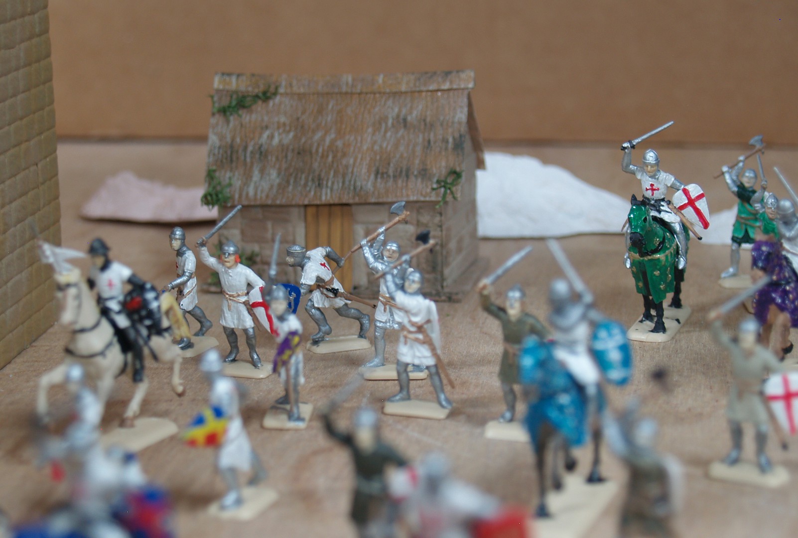 Medieval Castle Plastic Model Building Kit 1/72 Scale 72005 pictures by silverking4