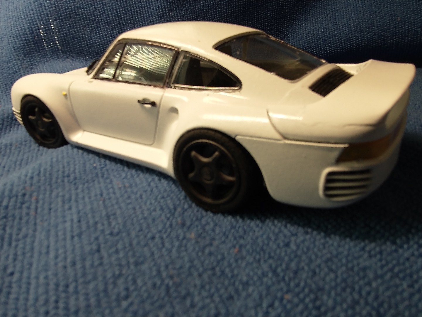 Porsche 959 Coupe Sportscar -- Plastic Model Car Kit -- 1/24 Scale ...