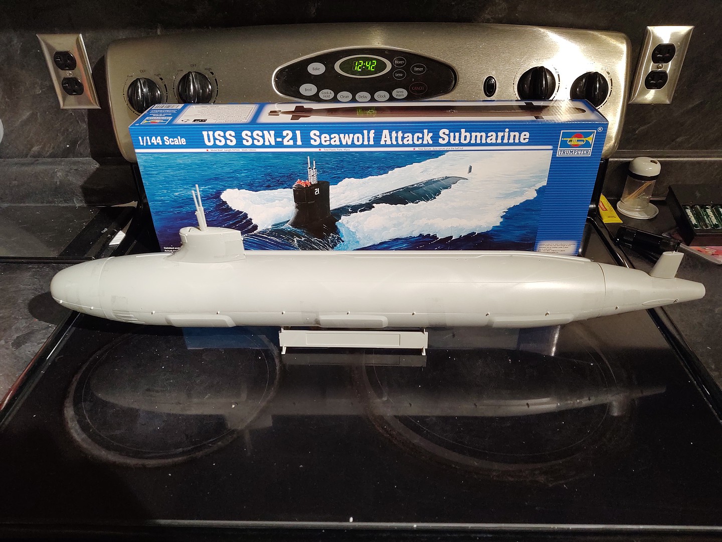 USS SSN-21 Sea Wolf Submarine -- Plastic Model Military Ship -- 1/144