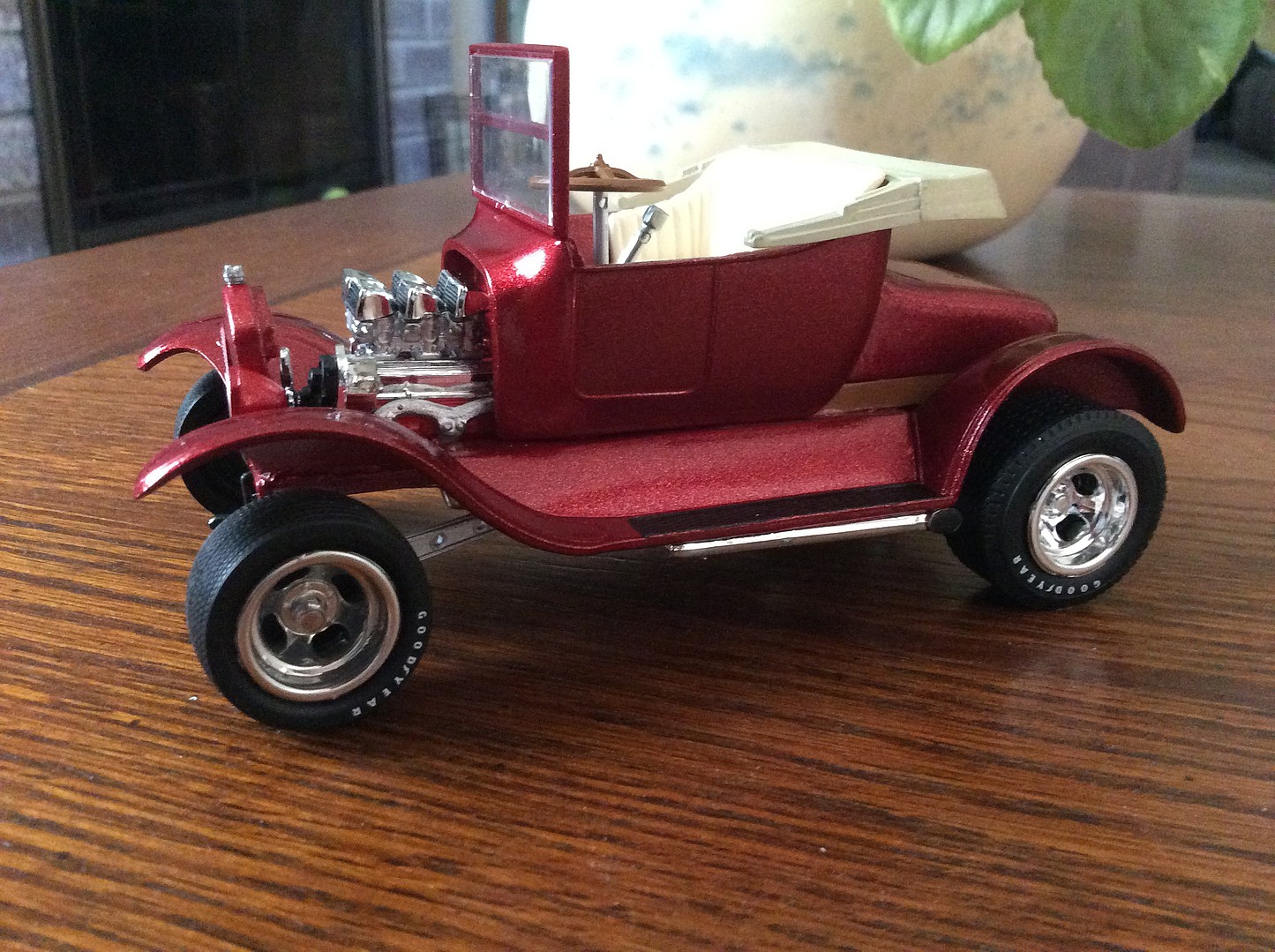 1923 Ford Model T Roadster Street Rod Series -- Plastic Model Car Kit