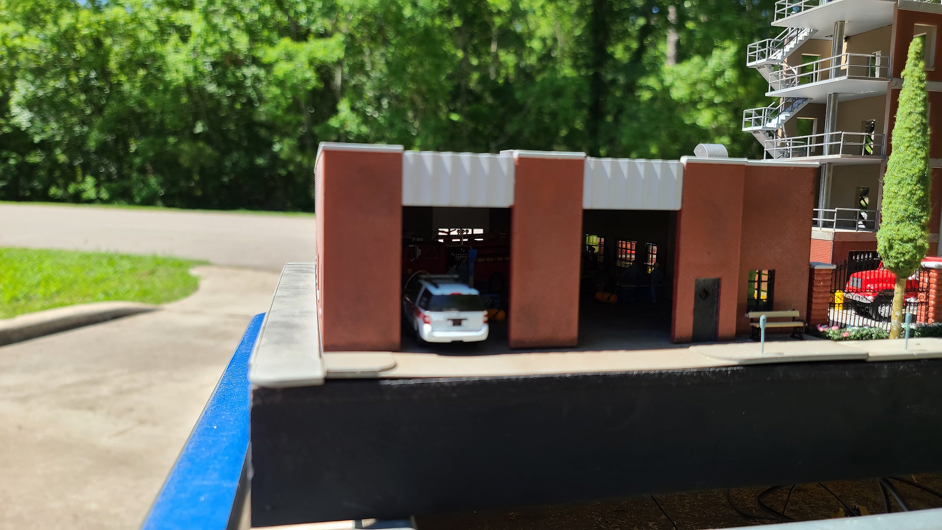 Walthers Fire Department Repair Shop Kit HO Scale Model Railroad