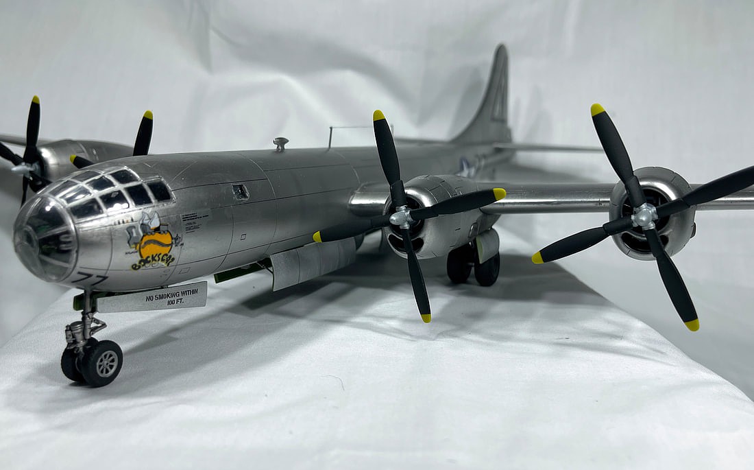 B29A Enola Gay/Bockscar Aircraft -- Plastic Model Airplane Kit -- 1/72 ...