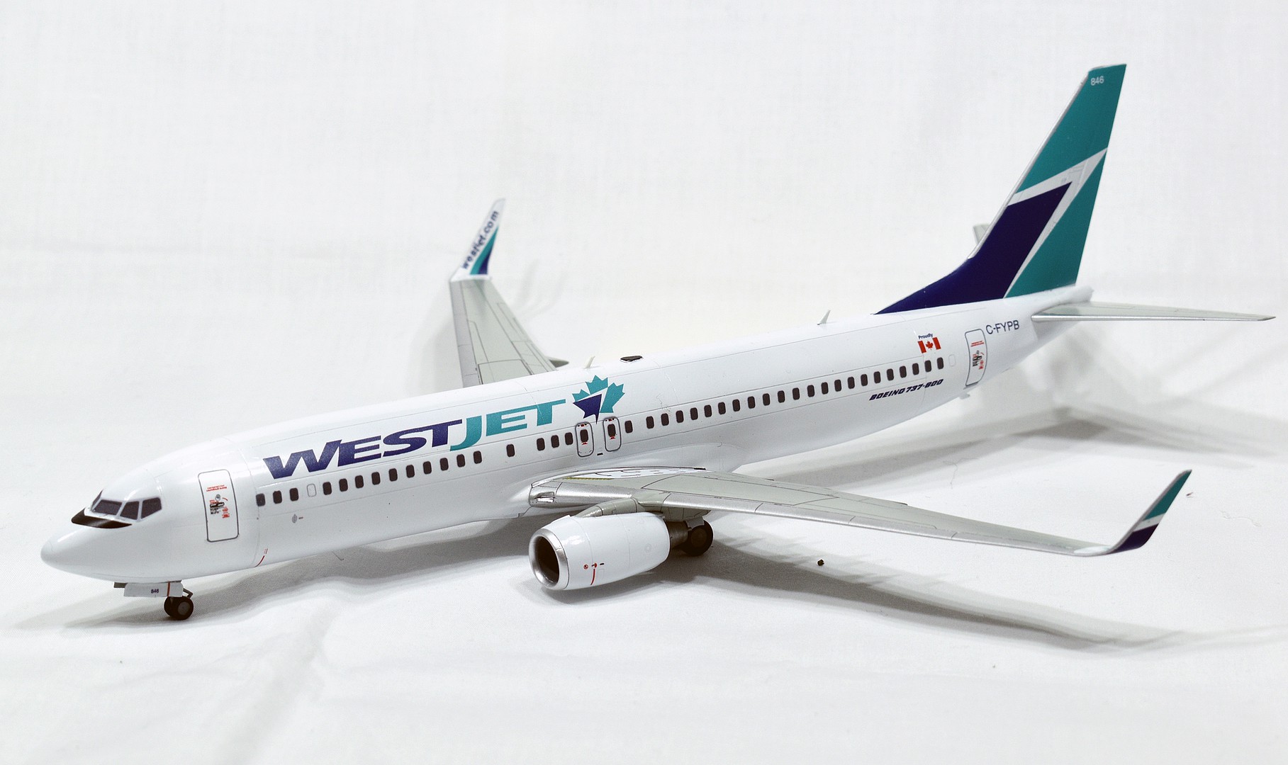 B737800 Passenger Airliner Plastic Model Airplane Kit 1/144