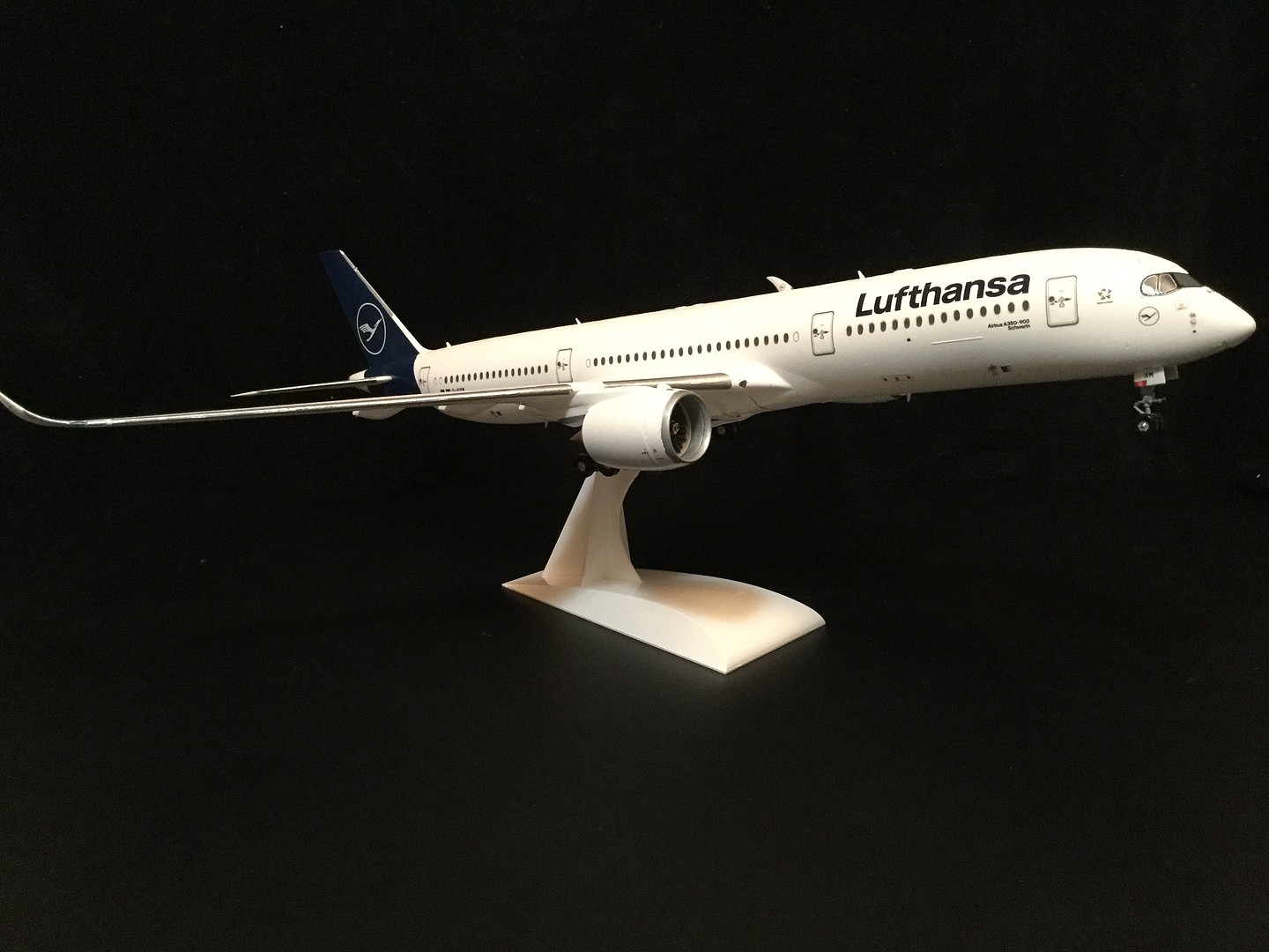 Airbus A350-900 Model Kit