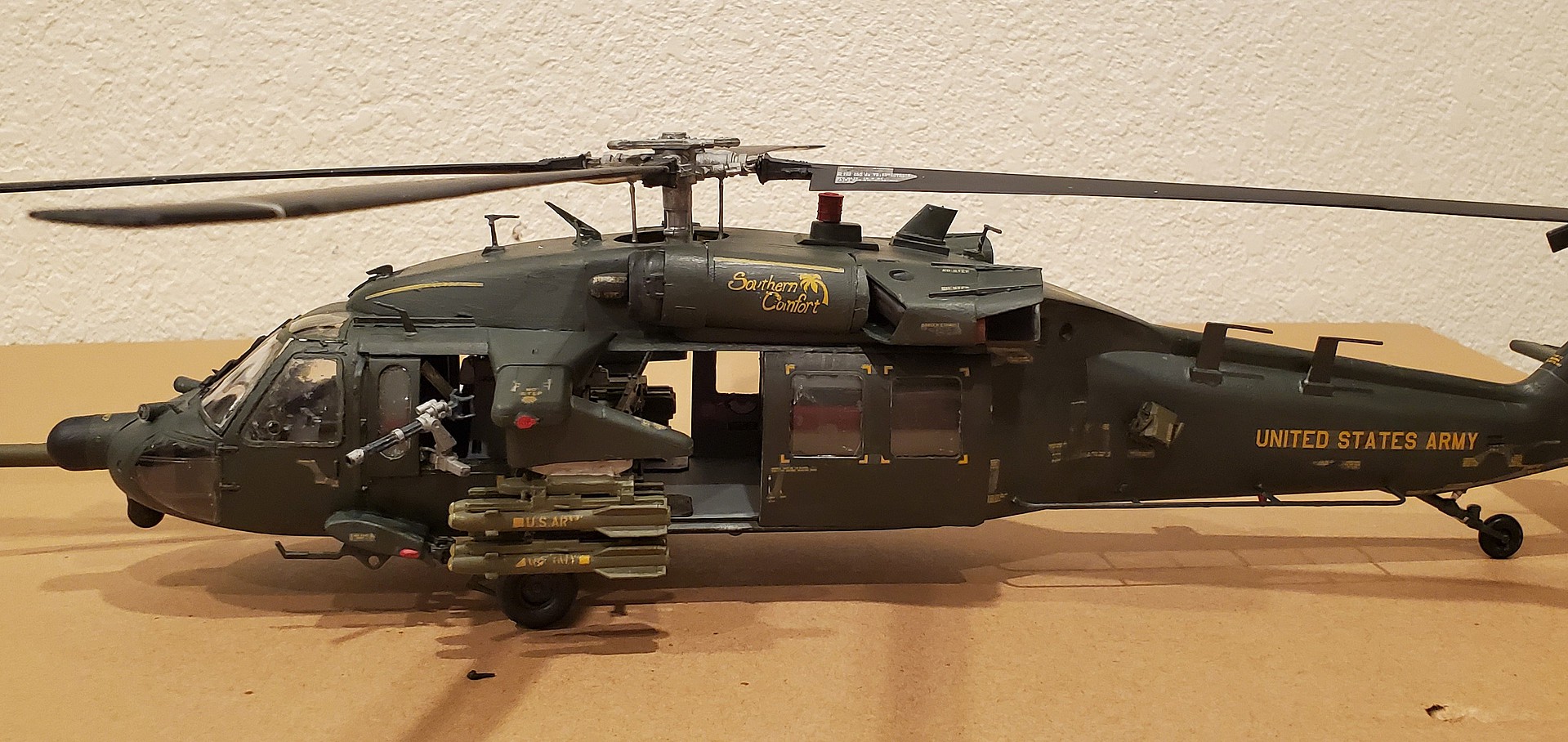 AH-60L Blackhawk DAP -- Plastic Model Helicopter Kit -- 1/35 Scale ...