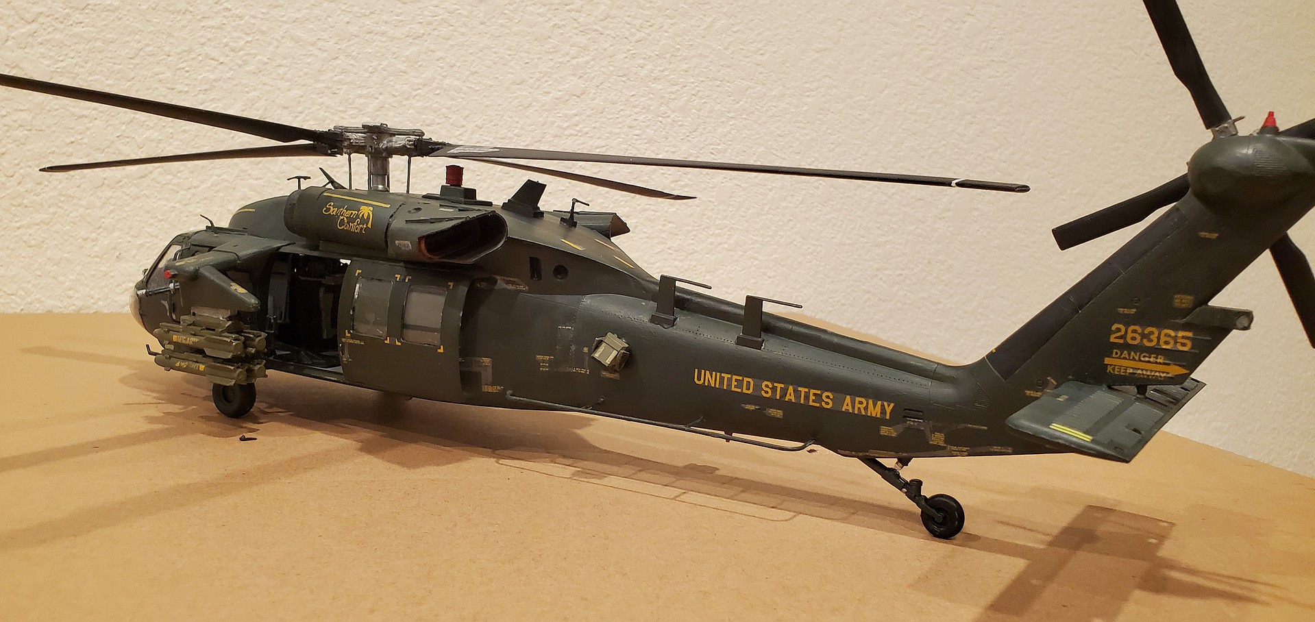 AH-60L Blackhawk DAP -- Plastic Model Helicopter Kit -- 1/35 Scale ...