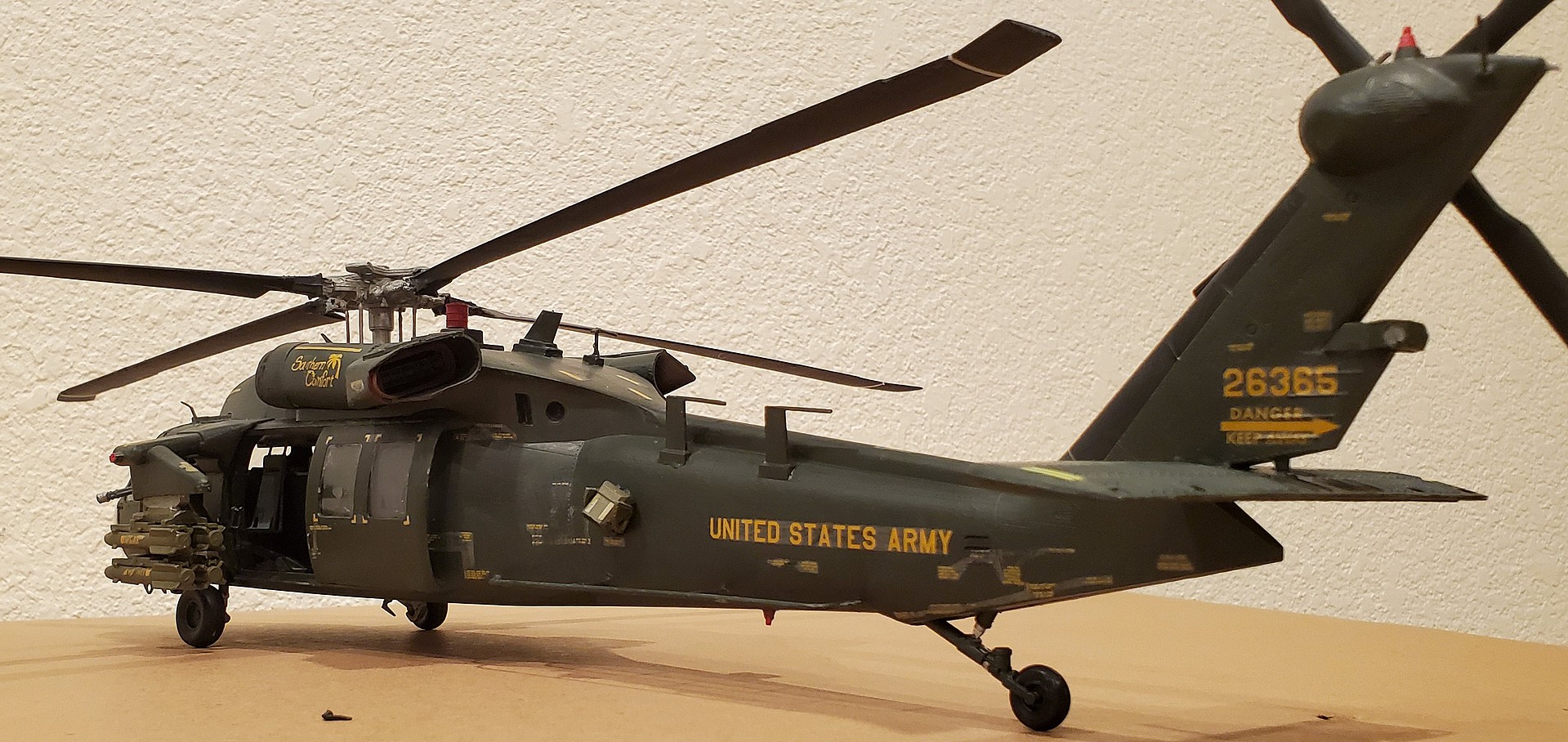 Ah-60l Blackhawk Dap -- Plastic Model Helicopter Kit -- 1 35 Scale 